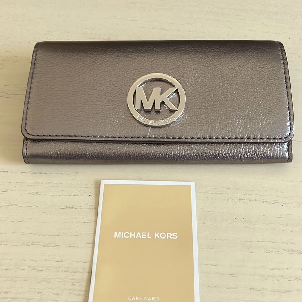 Michael Kors Platinum Wallet New